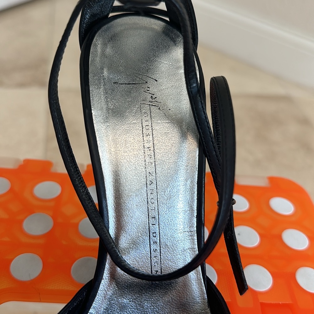 Stylish Black 9.5 Giuseppe Zannotti heels - Picture 3 of 5
